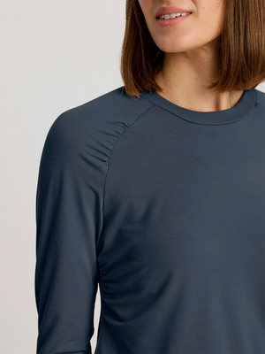 Women's Elevate Lightweight Fitted Long Sleeve